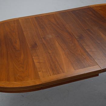 A mahogany veneer dining table, second half of the 20th century.