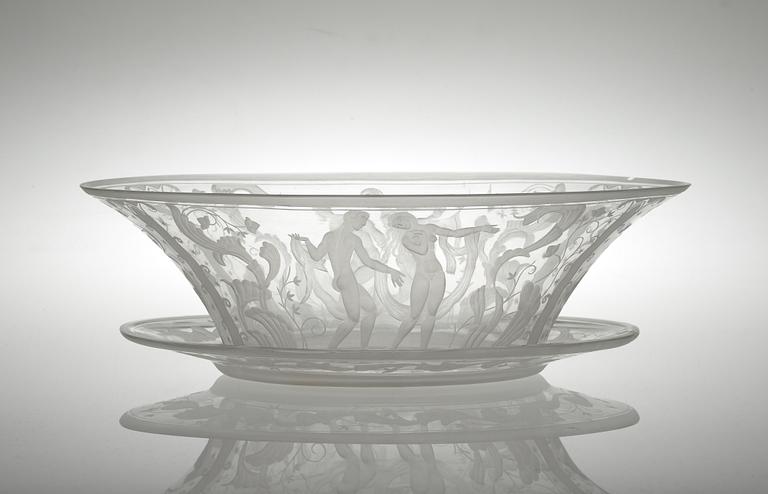 A Simon Gate engraved glass bowl with a plate, Orrefors 1930.