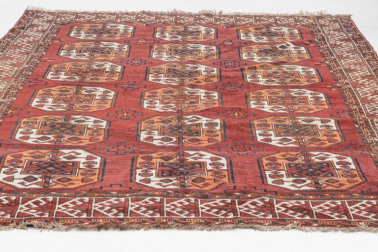 Matta, Ersari, ca 205 x 198 cm.