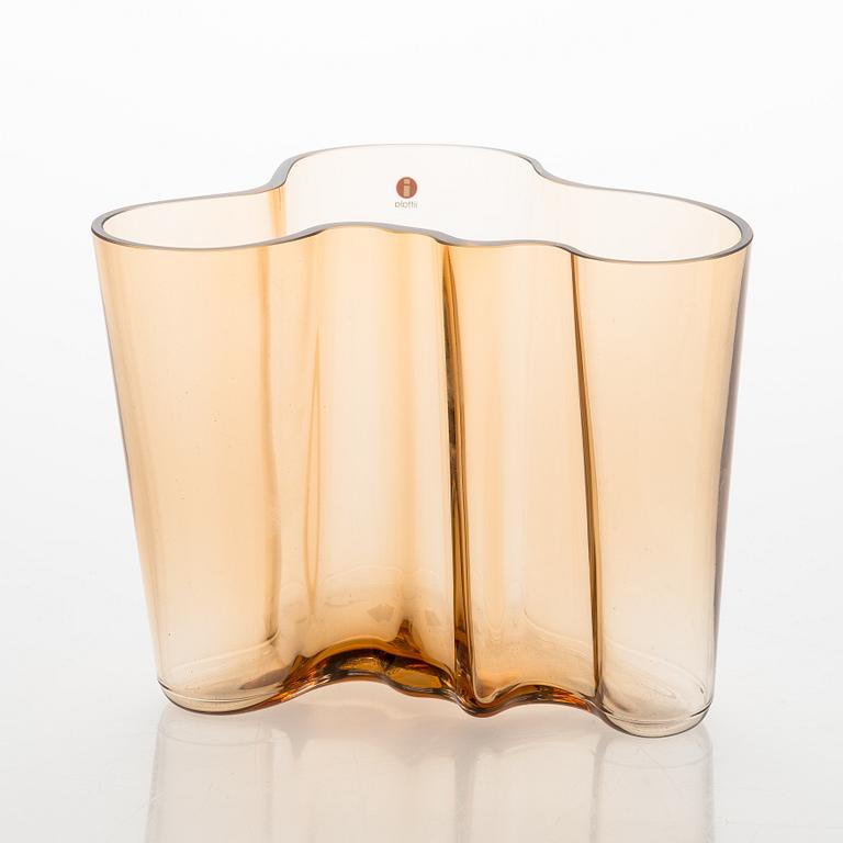 Alvar Aalto, maljakko, malli 3030, signeerattu Alvar Aalto. Iittala.