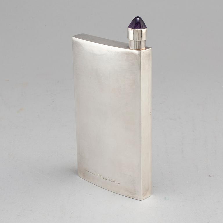 A sterling silver pocket flask by Per-G Forslund Juvelateljen Malmö 1976.