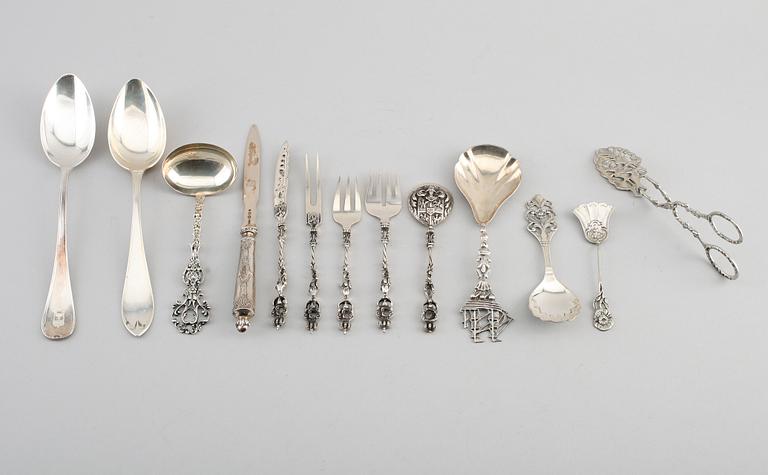 BESTICK, 13 delar, silver, olika modeller, 1900-tal. Total vikt ca 445 gram.