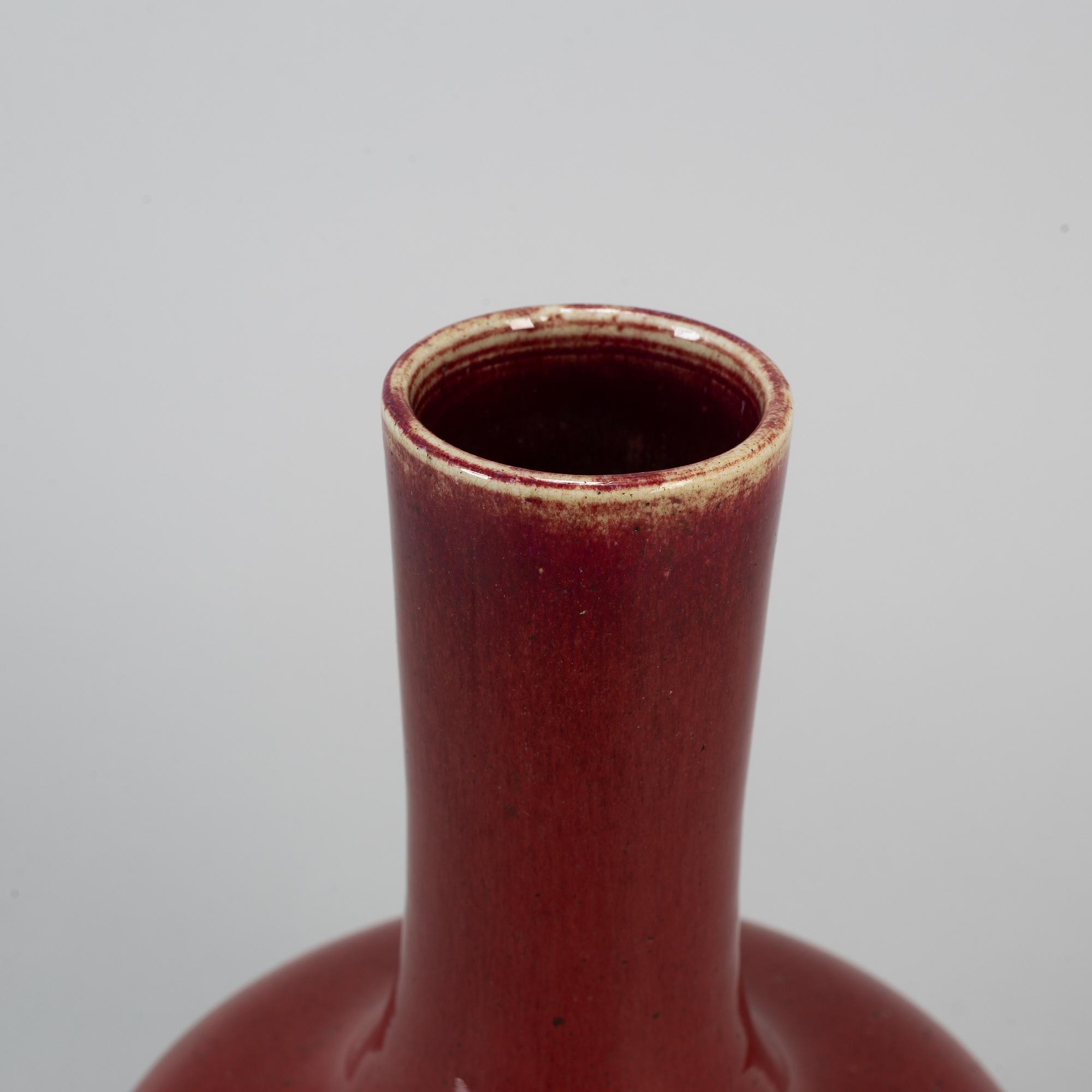 A sang de beuof porcelain vase, Qing dynasty, 19th century.