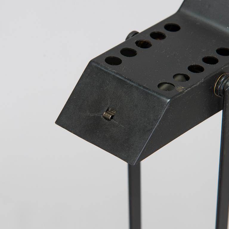 Richard Sapper, pöytävalaisinpari, "Tizio", Artemide, Italia.