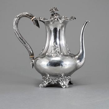KAFFEKANNA, silver, nyrokoko, Henrik Brandt, Stockholm, 1865, vikt 640 g.