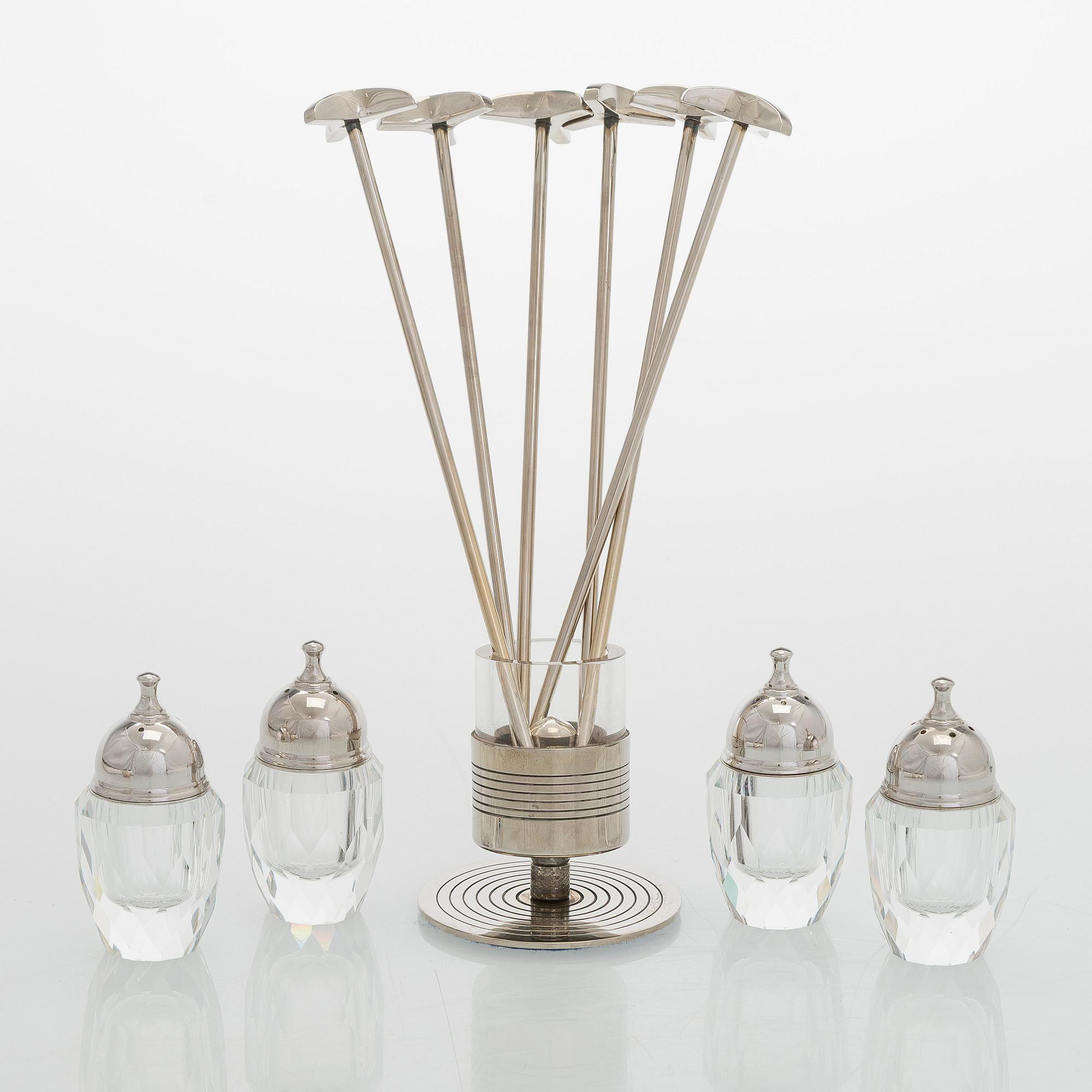 Kokoelma kattausesineitä, 17 osaa.