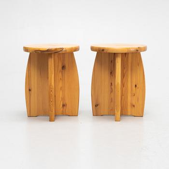 A pair of pine wood stools, mid/second half of the 20th century.