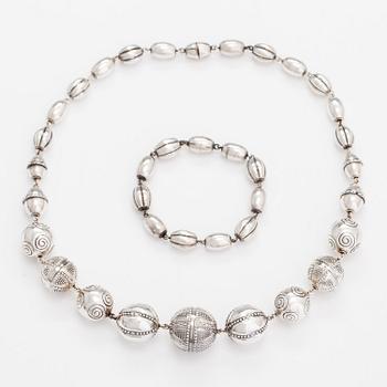A set of sterling silver necklace and bracelet "Halikko treasure". Kalevala Koru, Helsinki 1967-72.