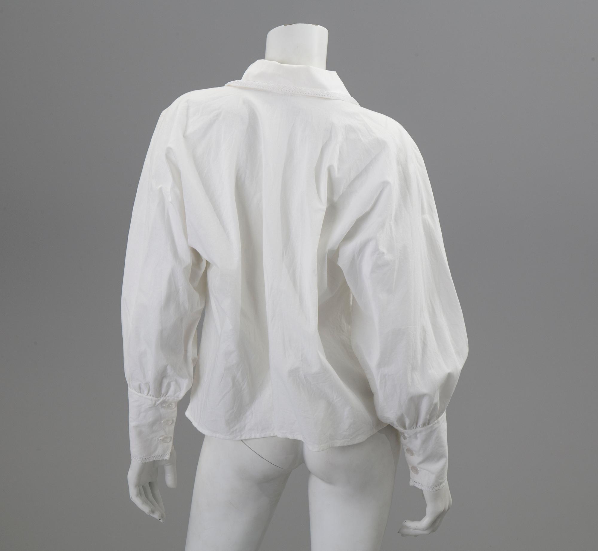 A Swedish folk costume from the second half of the 20th century.