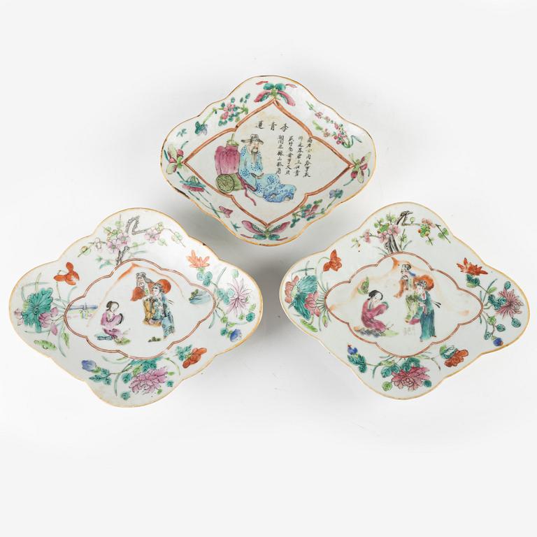 Three porcelain dishes, China, 19th century.