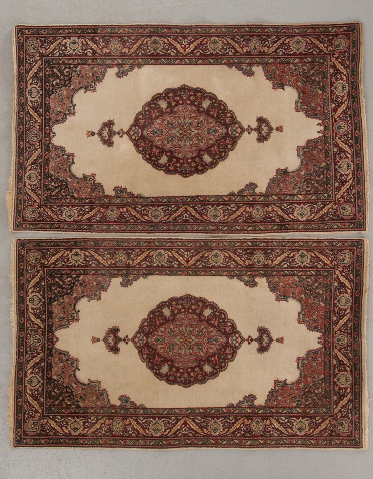 MATTA, ett par, semiantik, Kirman laver, ca 150 x 91 cm.