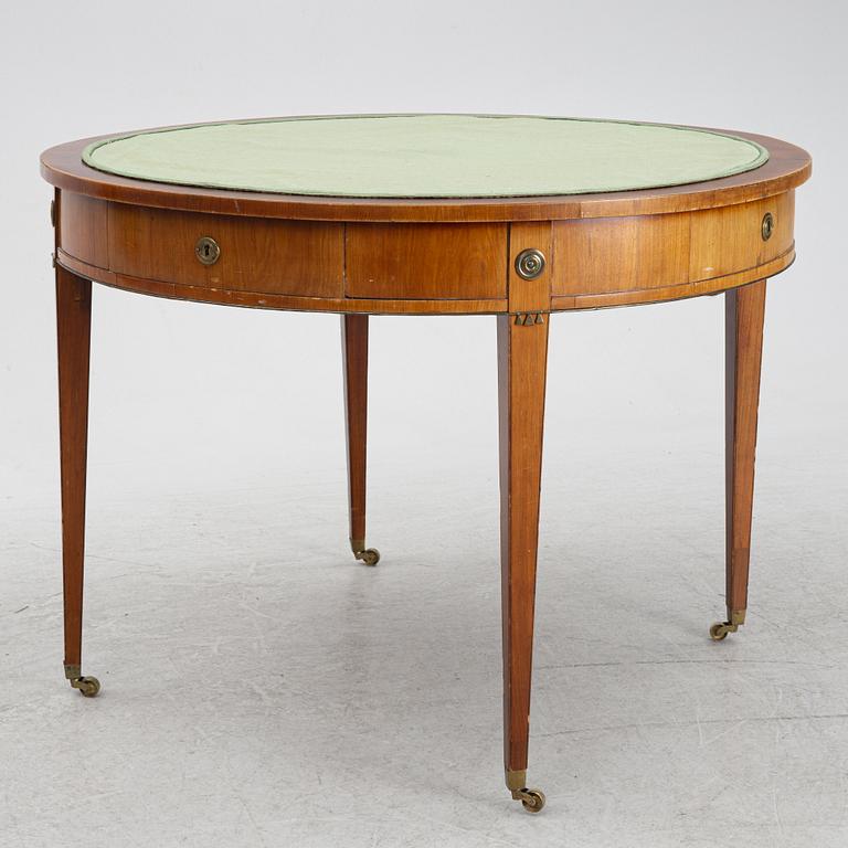 Table, so-called carousel table, circa 1900.