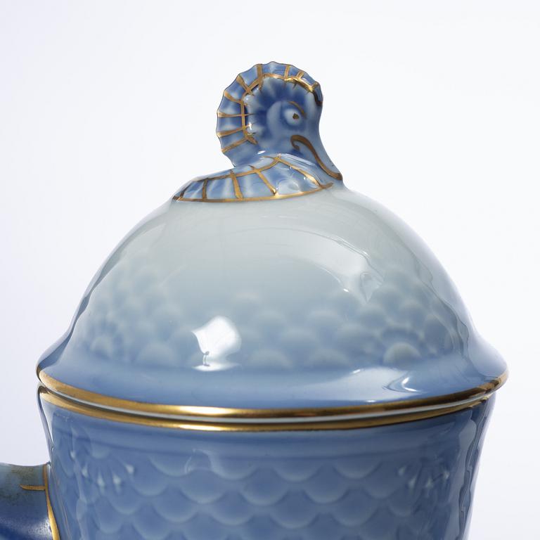 A 62 piece "Måsen" service, Bing & Grøndahl.