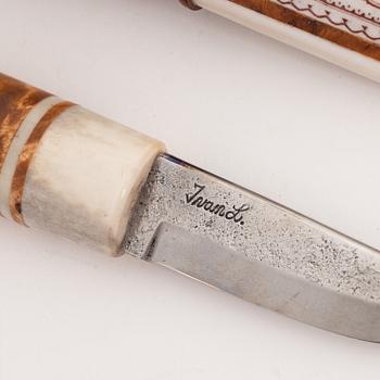 A reindeer horn knife by Anders Sunna.