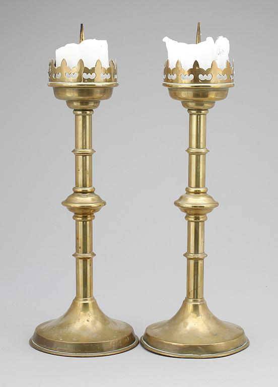 LJUSSTAKAR, ett par barockstil, mässing, 1800-tal.