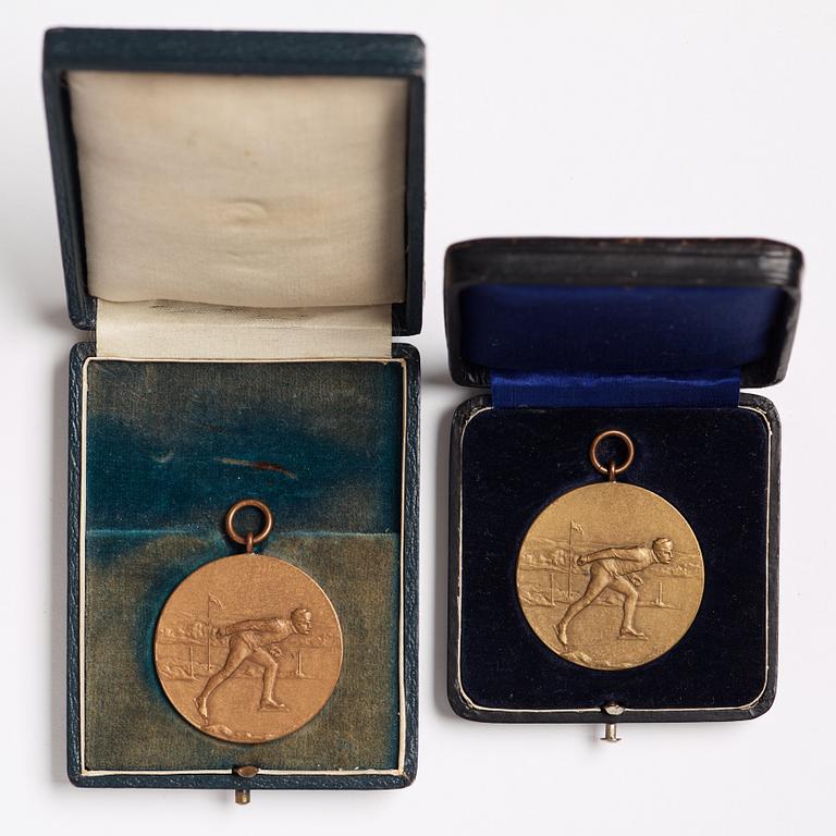 Medals, 2 pcs, 1st prize in 500 and 1500 meters speed skating, 1920, bronze.