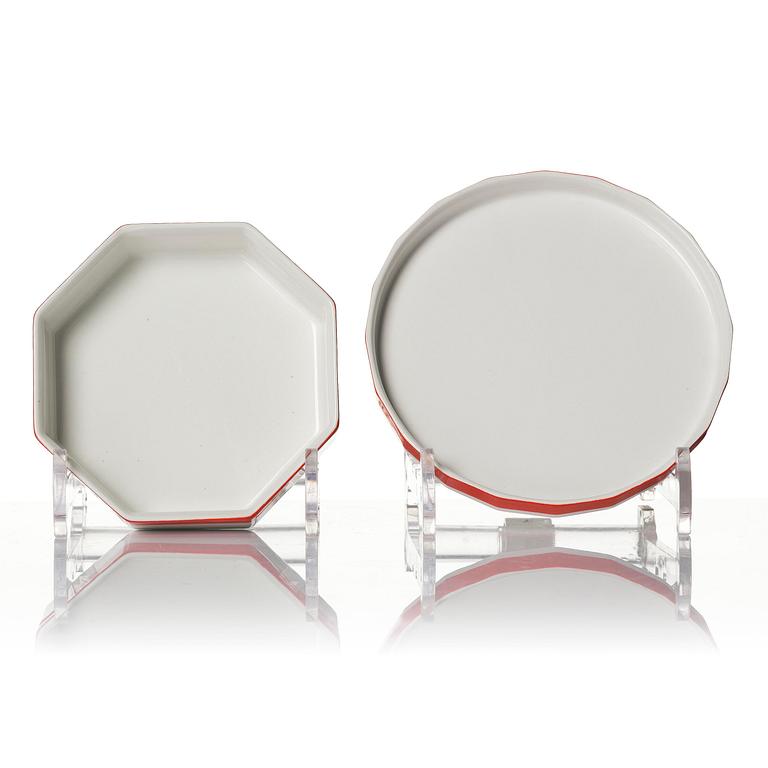 Karin Björquist, a 76-piece “Röd kant” bone china dinner service, Gustavsberg, post 1968.