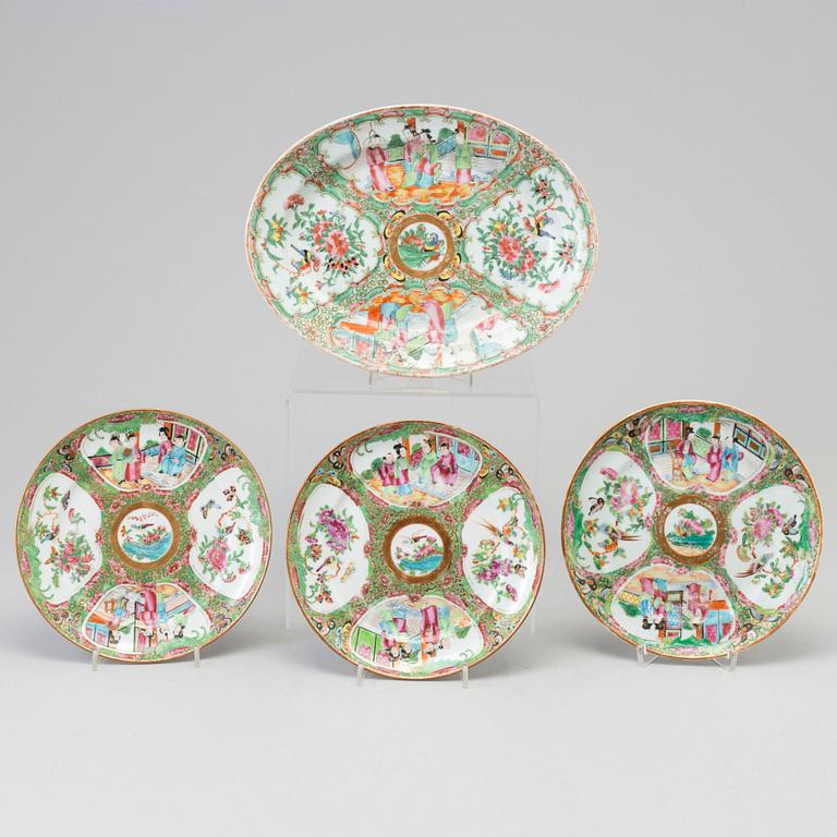 A lot of three dishes and one serving dish, Qing dynasty, 19th century.