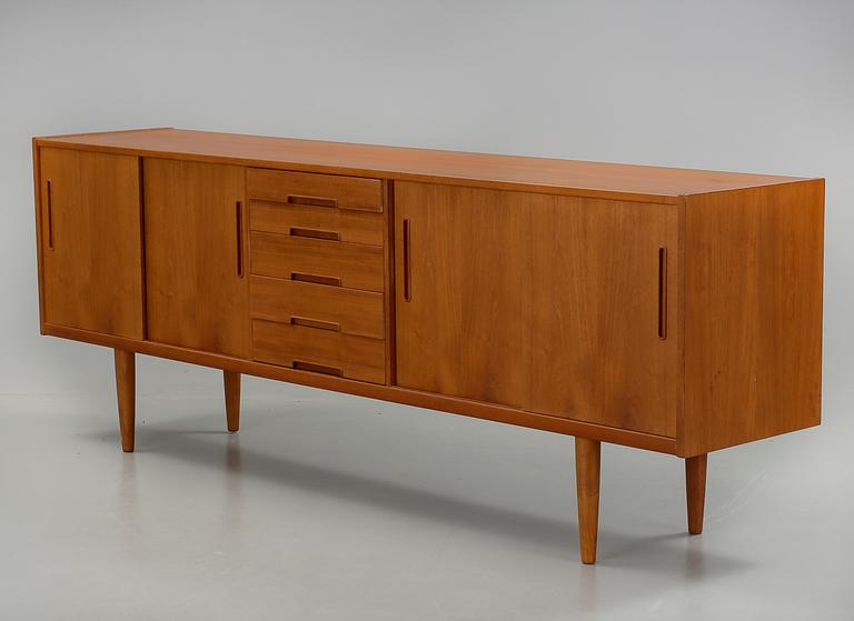 SIDEBOARD, kring 1900-talets mitt.