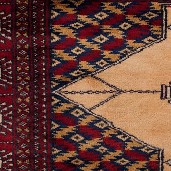 A RUNNER, a Pakistan Saff, ca 220 x 88,5 cm.