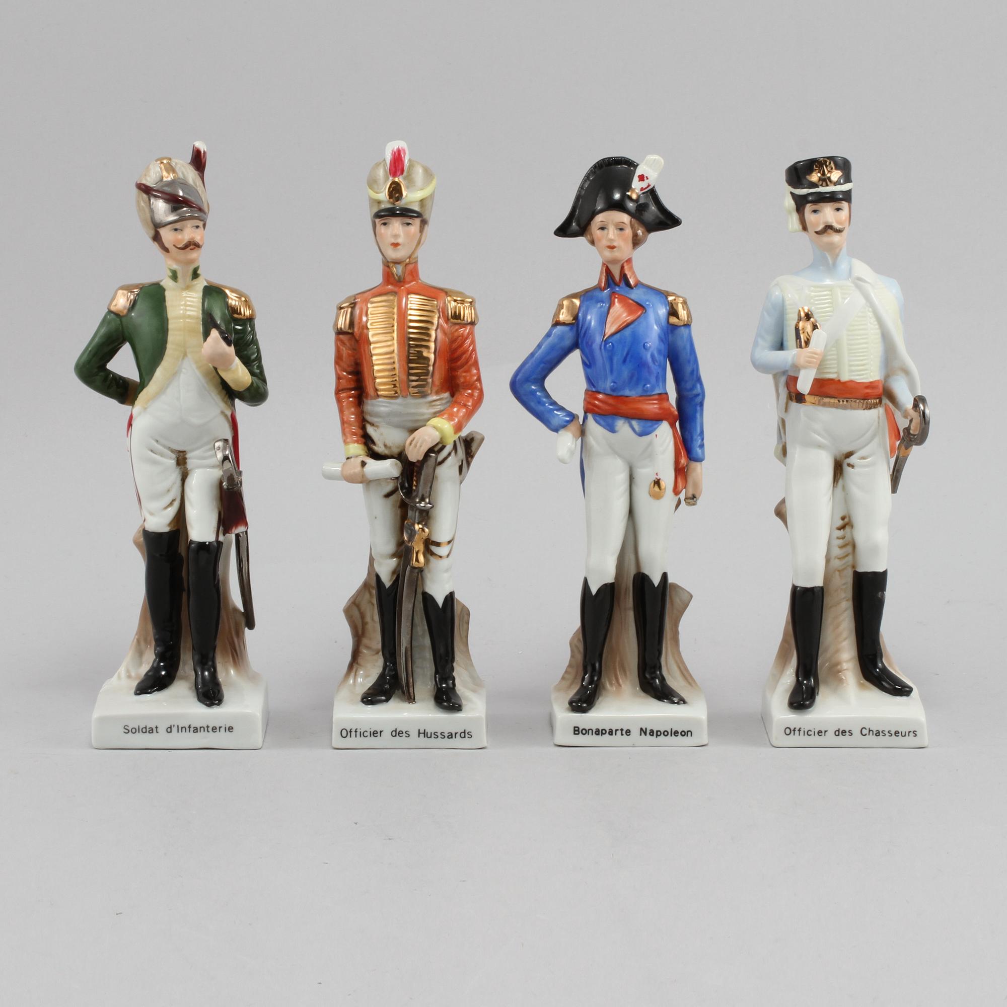 FIGURINER, 4 st. porslin, 1900-talets andra hälft.