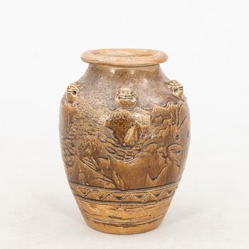 Urna, keramik. Sydostasien, 1800-tal. S.k. Martaban. ca 51 cm.