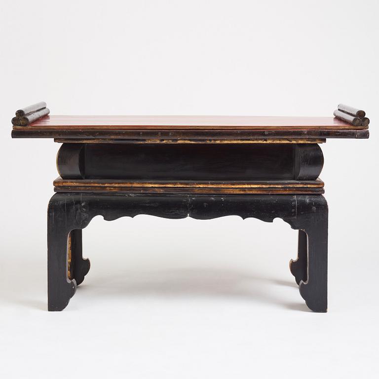 A Japanese lacquered and qilded Buddhist altar table or Butsudan.  Edo period (1603-1868).