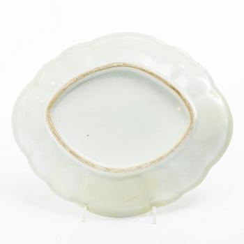 Fat, tre stycken, porslin. Qingdynastin, Kanton, 1800-tal.