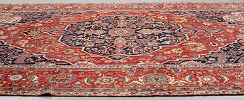 A carpet, an antique Heriz, ca 564,5 x 587,5 x 376,5-380 cm.