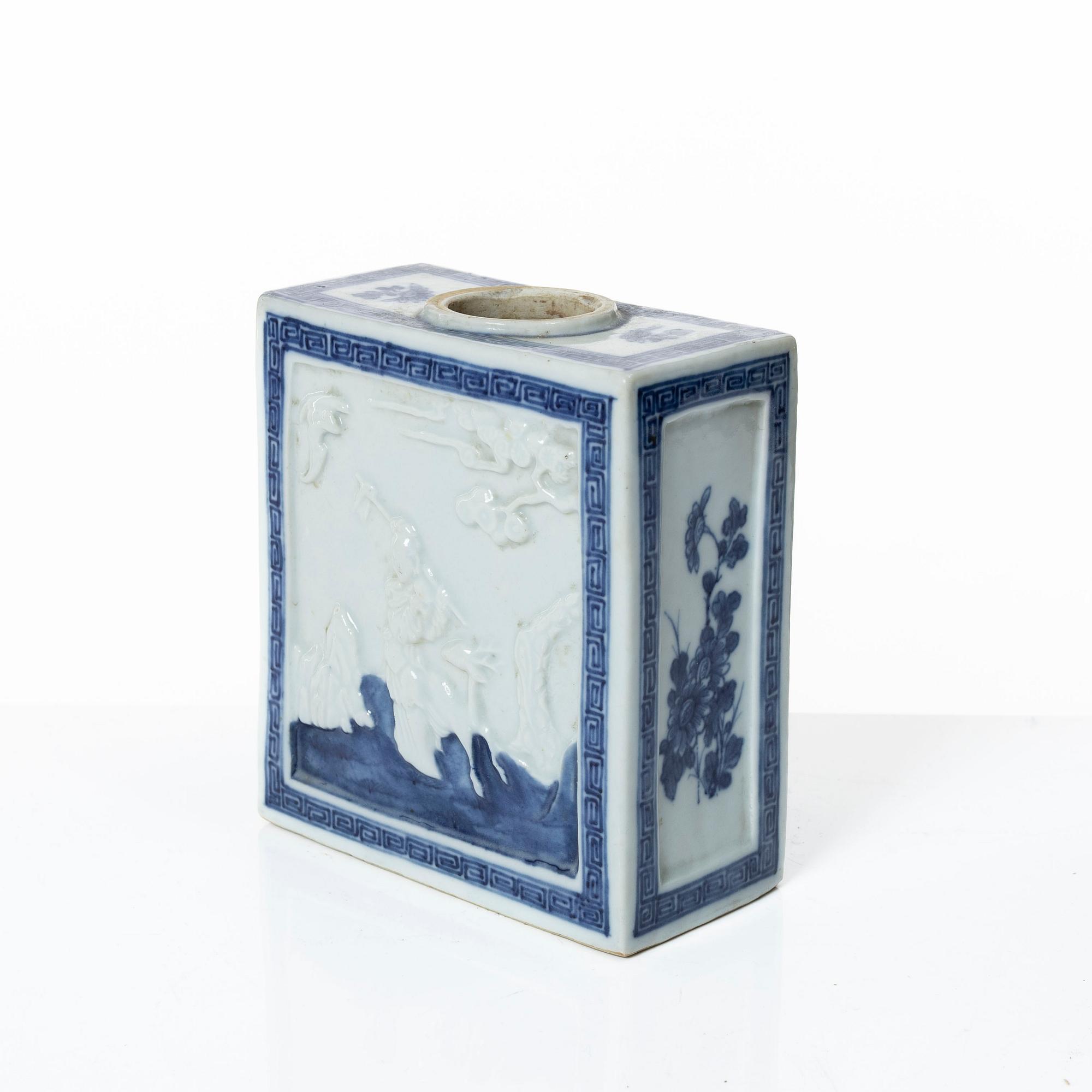 Tedosa, porslin. Qing dynastin, 1800-tal.