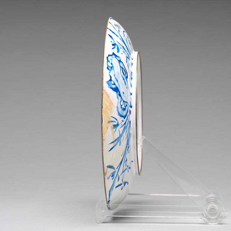 An enamelled dish, Qing dynasty, 18th Century.