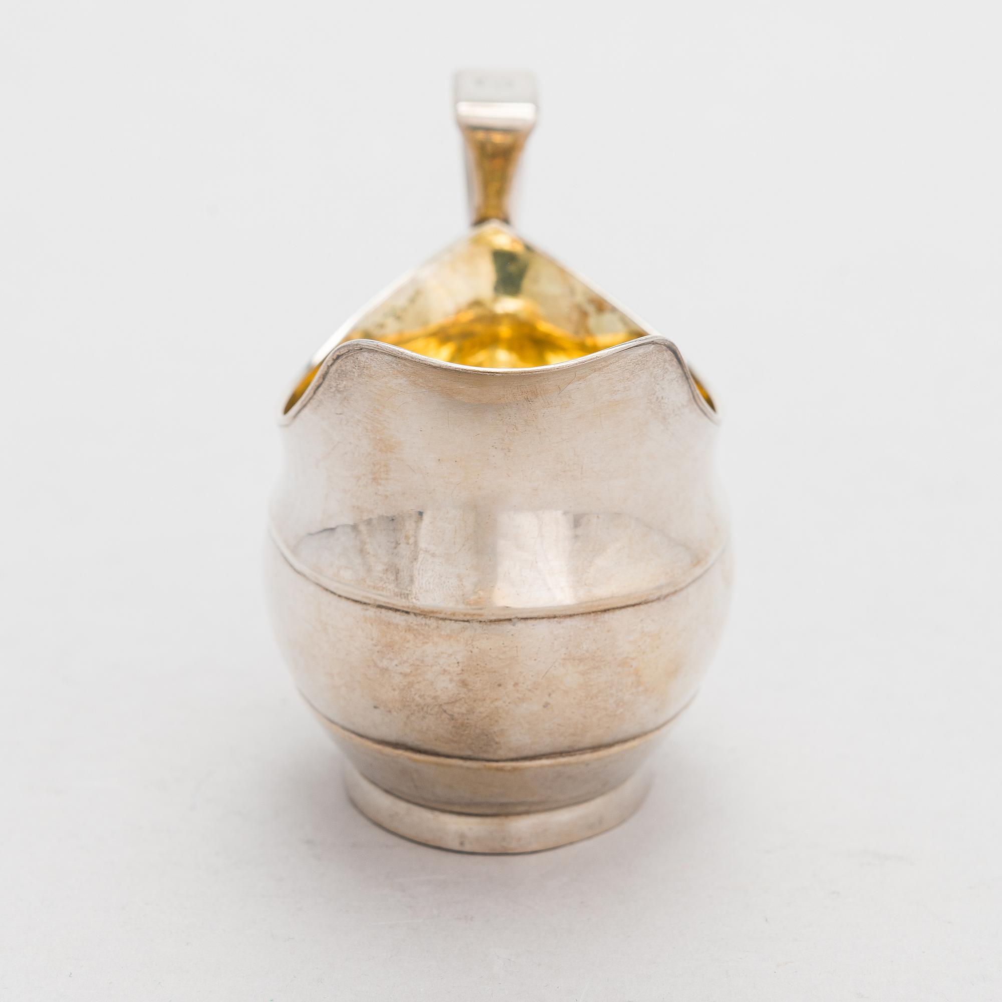 Fat och gräddsnäcka, silver, G. Holmberg, Åbo 1837 och I. Thiel, Kuopio 1841.