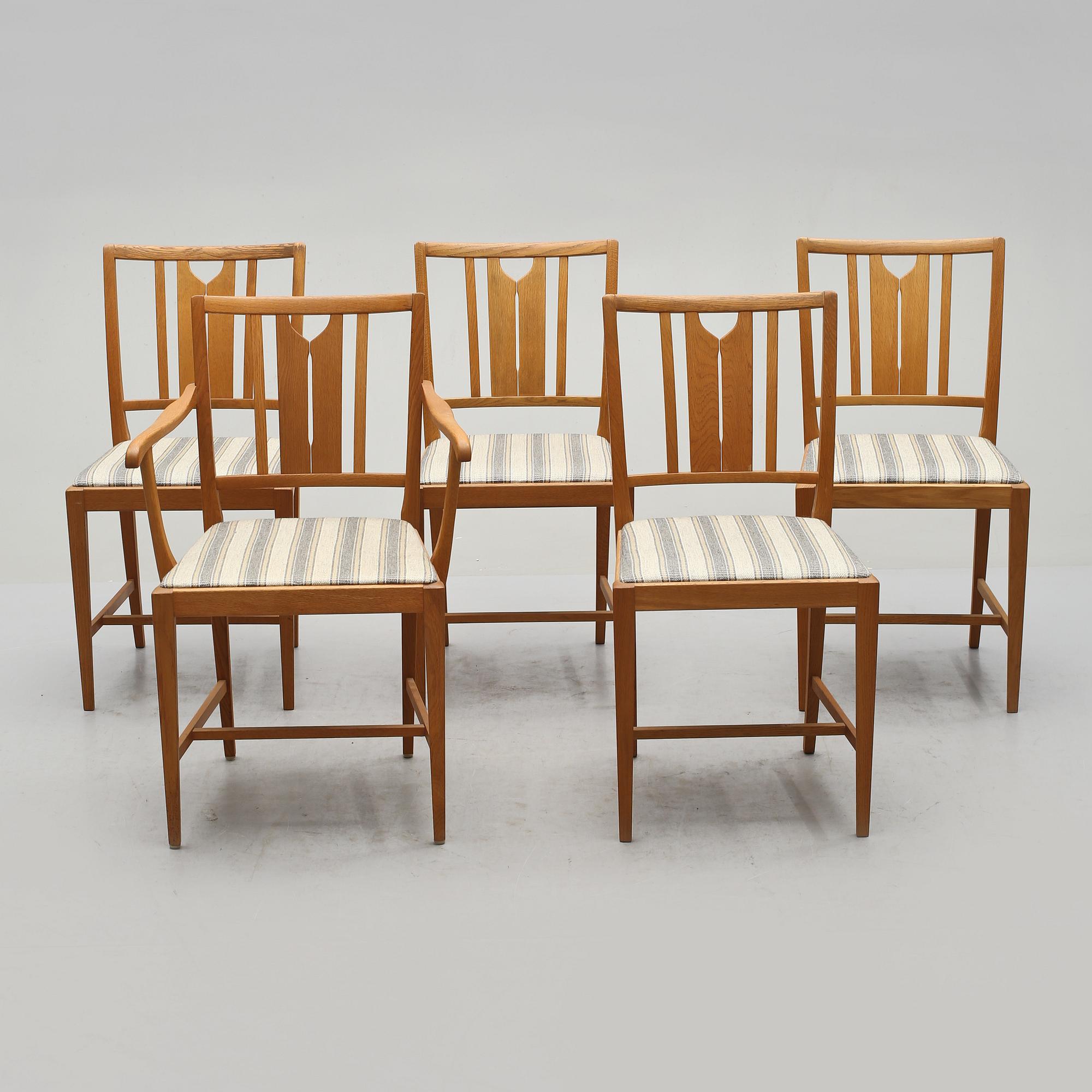 STOLAR, 4 samt KARMSTOL, "Ulfåsa", Carl Malmsten, Bodafors, 1900-talets andra hälft.