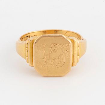 KLACKRING, 20K guld med monogram.