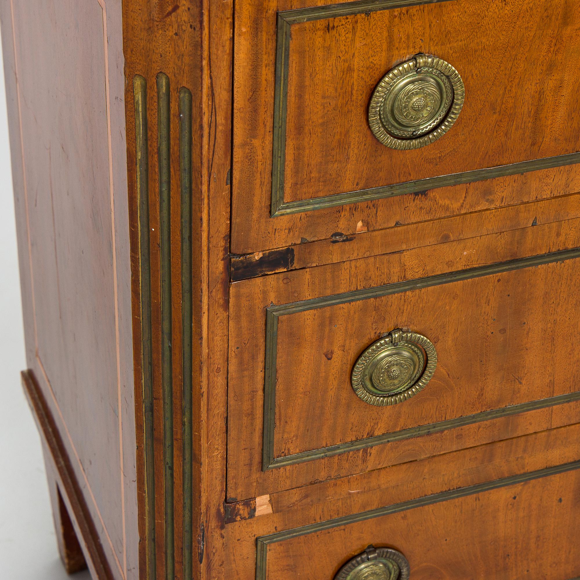 Chest of drawers, late Gustavian, early 19th century, with parts from the early 20th century.