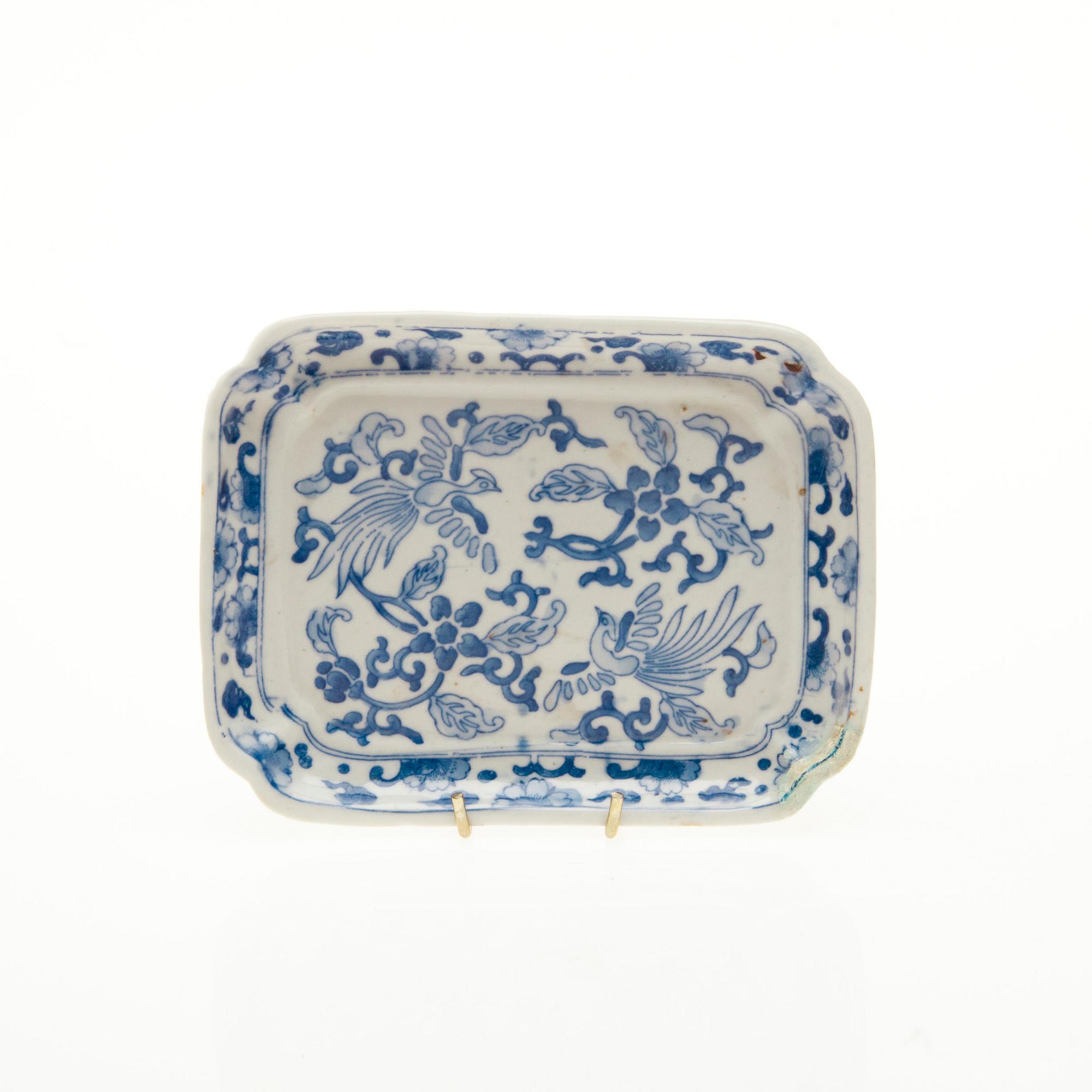 VATI, posliinia, Ming-tyyli, Kiina 1800-luku ja MALJOJA, 2 kpl, posliinia Kiina 1800-luku.