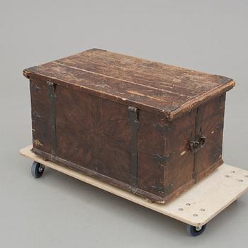 BRUDKISTA, allmoge, bär datering 1745.