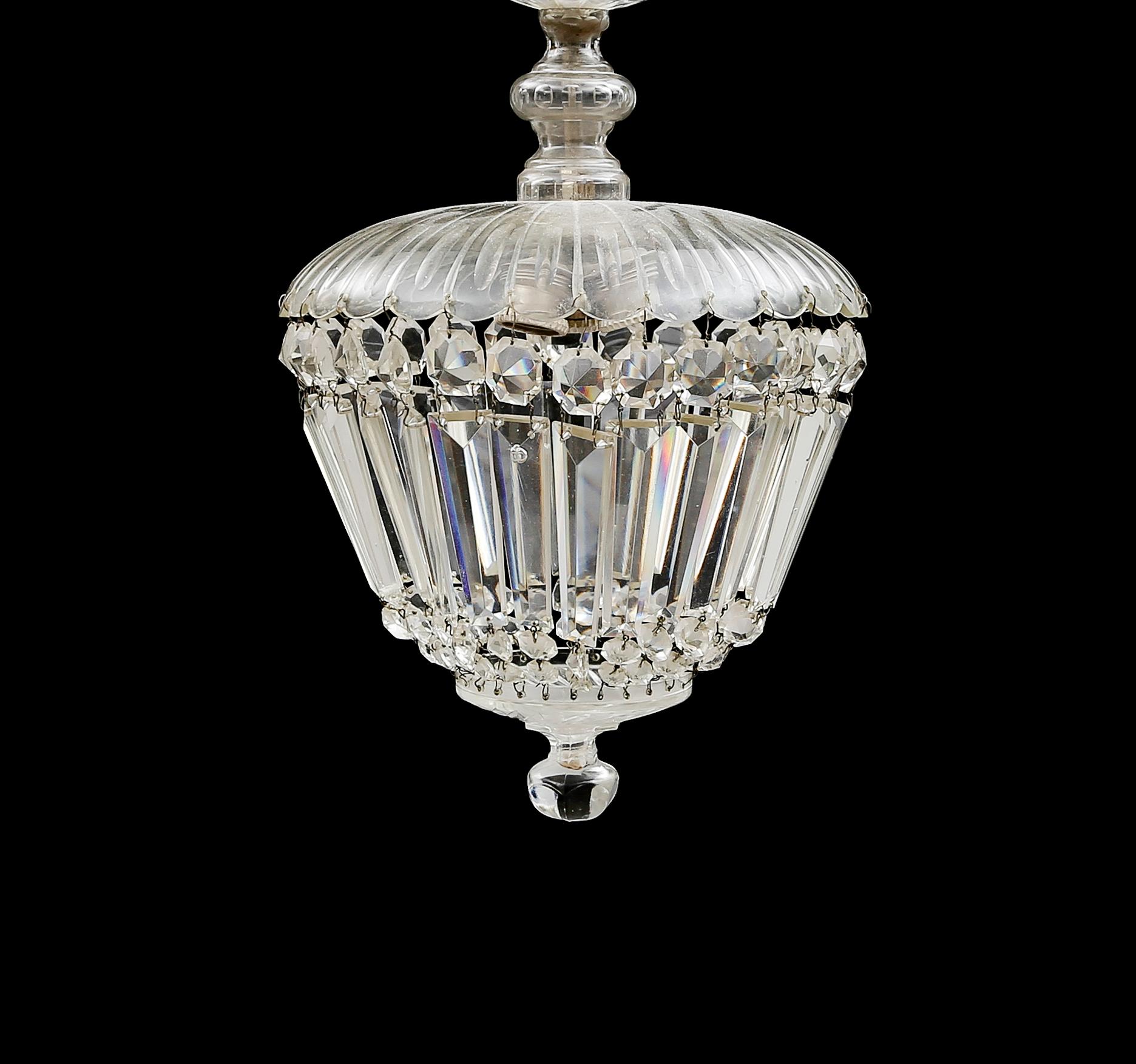 TAKLAMPA, 1900-talets mitt. Höjd 47 cm.