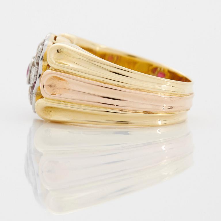 Ring WA Bolin 18K guld med rubiner och runda briljantslipade diamanter.