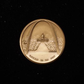 MEDALJER, 11 st. Samt diverse MYNT:.