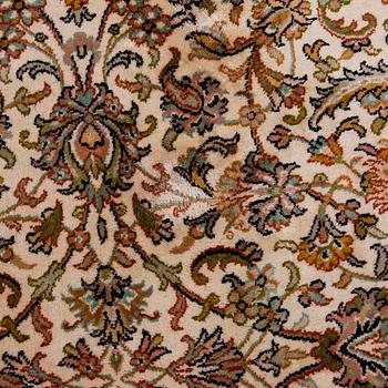 Matta, Kashmir, silkkiä, noin 312 x 425 cm.