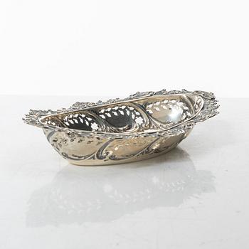 Ljusstakar, ett par, samt skål, silver, bl a Th Marthinsen, Tönsberg, Norge.