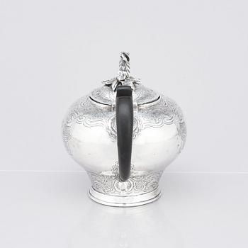 An English early 19th century teapot, silver, marks of Henry Nutting, London 1805.