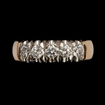 RING, guld 18K, 5 st, briljantslipade diamanter tot. 1 ct. Finska importstämplar, Kultakeskus 2001.