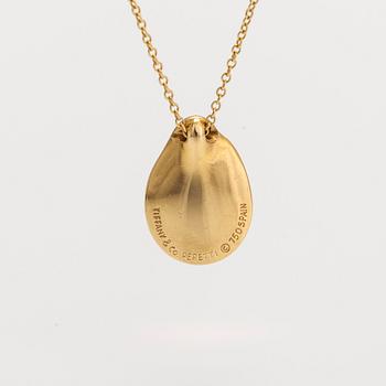 Tiffany & Co, Elsa Peretti, a 18K yellow gold 'Madonna' necklace.