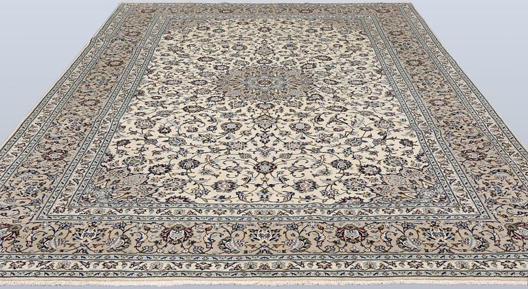 A Keshan carpet, approx. 355 x 250 cm.