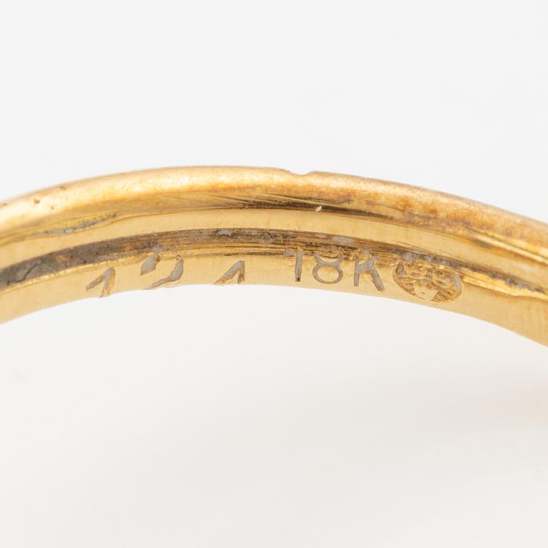 Ring 18K guld med grön turmalin och briljantslipade diamanter.