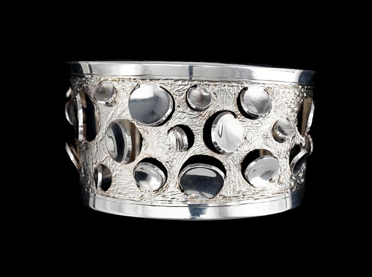 CLAES E GIERTTA, armring, Silver, Sterling, Stockholm 1975. 65 gram.