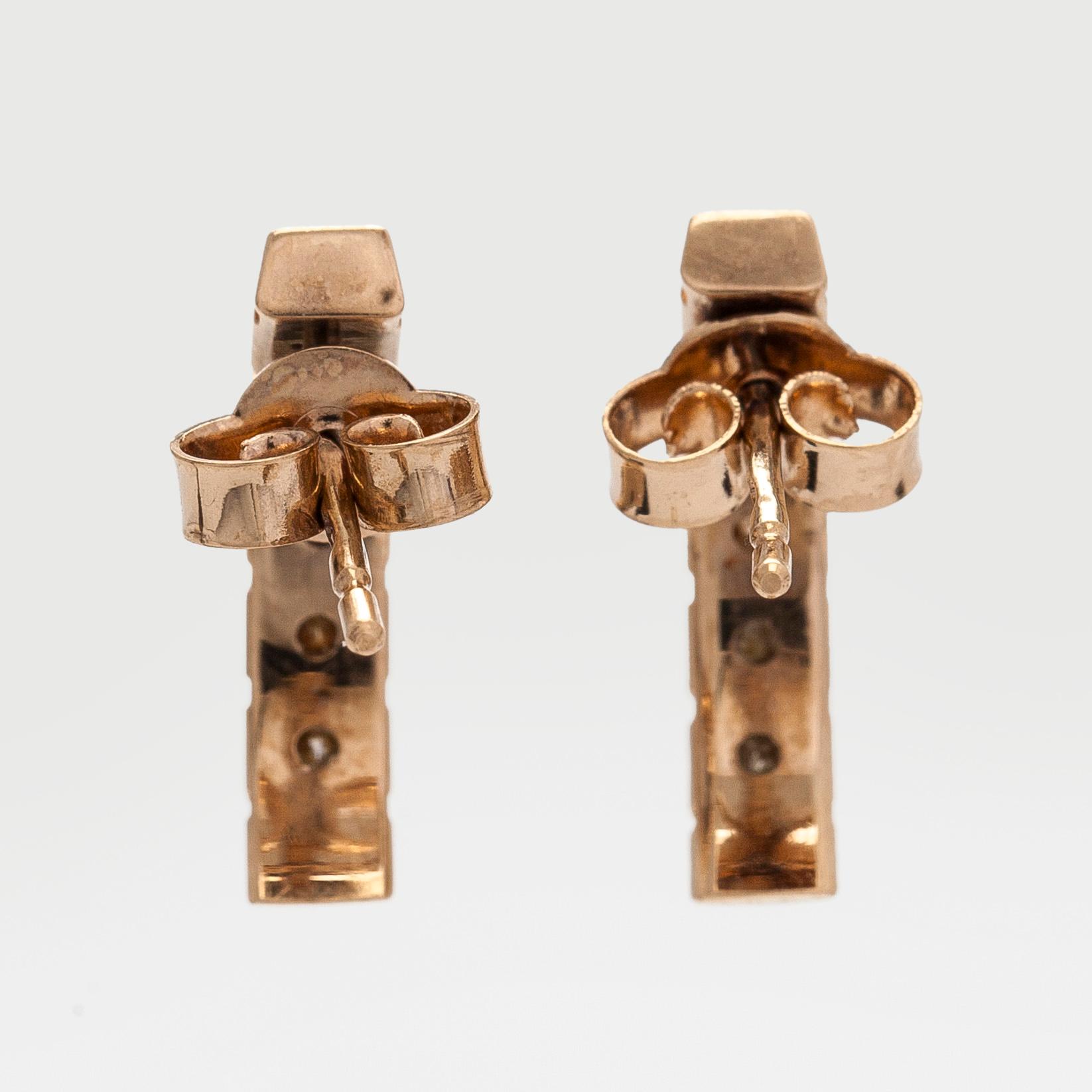 Korvakorut, 14K kultaa ja briljanttihiottuja timantteja.