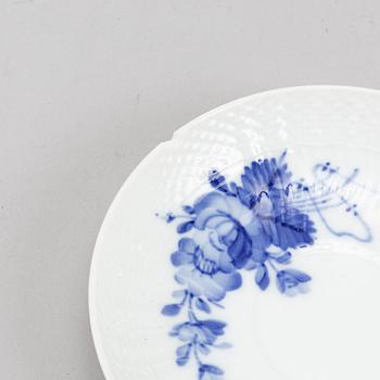 Royal Copenhagen, a 'Blå Blomst' porcelaine service (65 pieces).